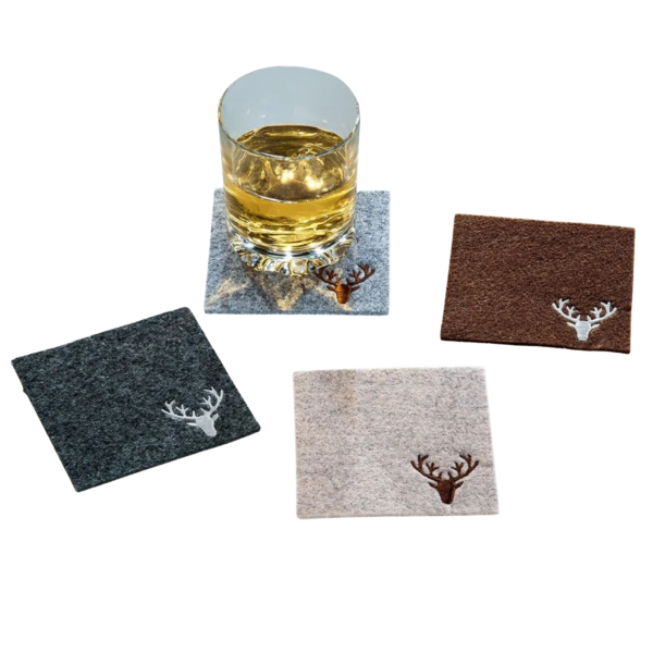 GILDE Filzuntersetzer mit Hirschmotiv – 4er-Pack in drei Farben